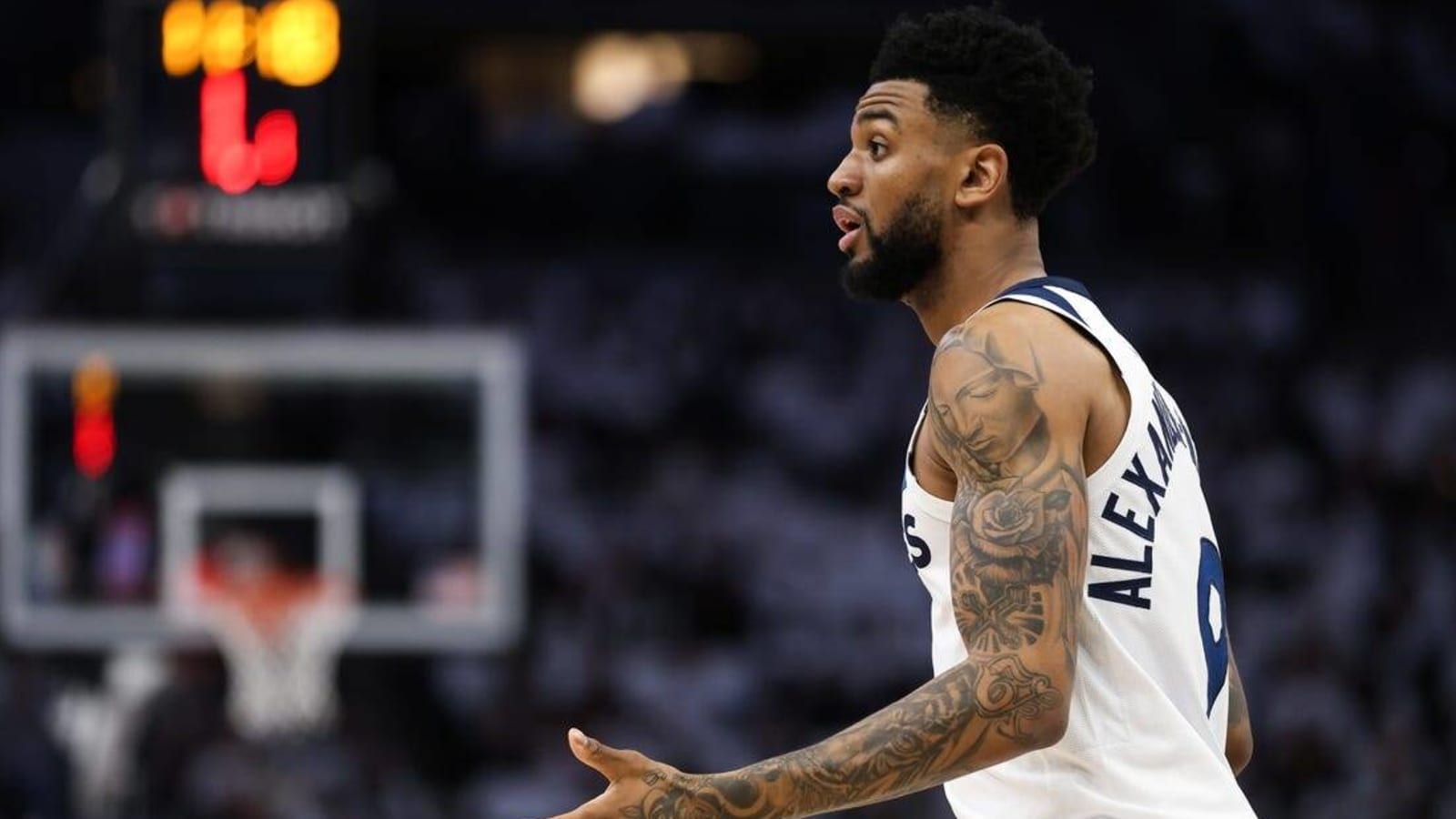 Timberwolves re-sign G Nickeil Alexander-Walker