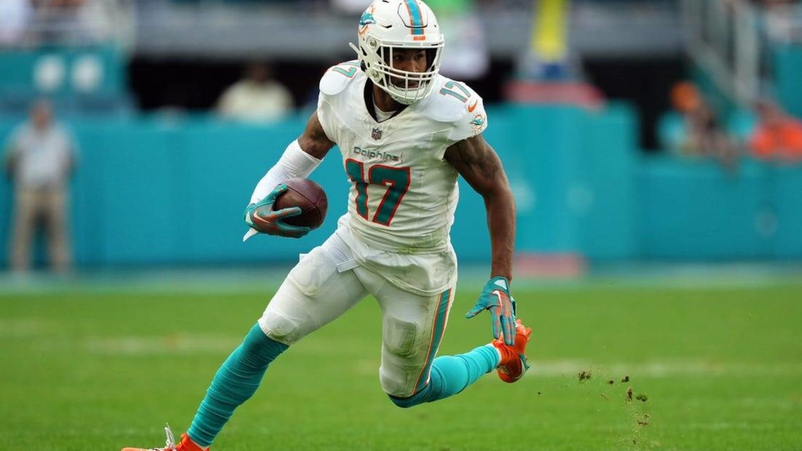 Report: Dolphins WR Jaylen Waddle (ankle) out vs. Ravens