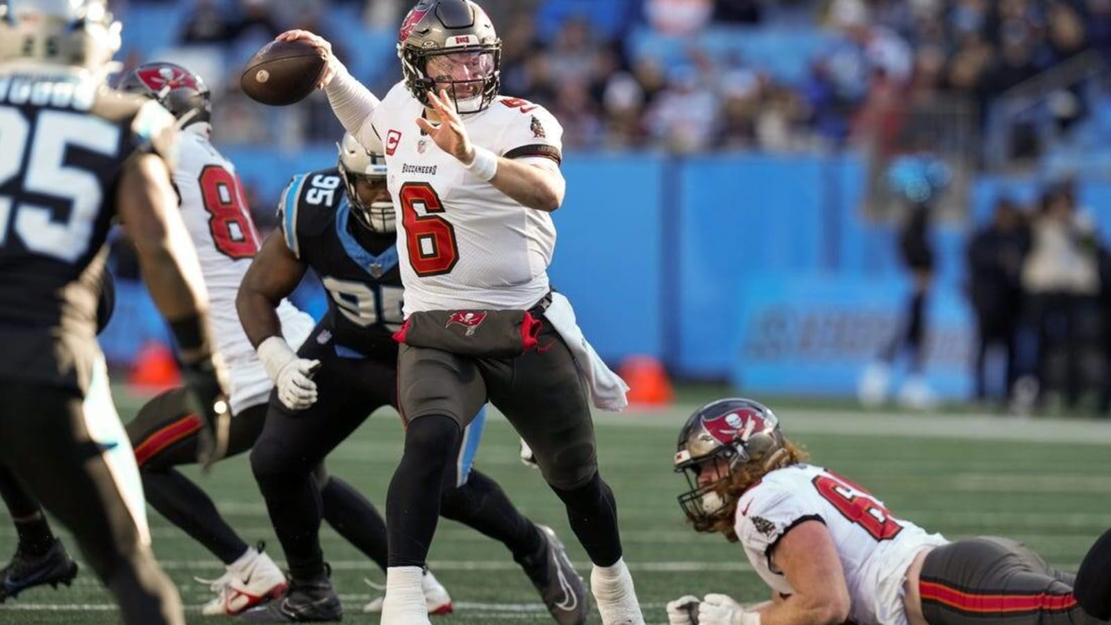 Bucs, Eagles take different paths to playoff matchup