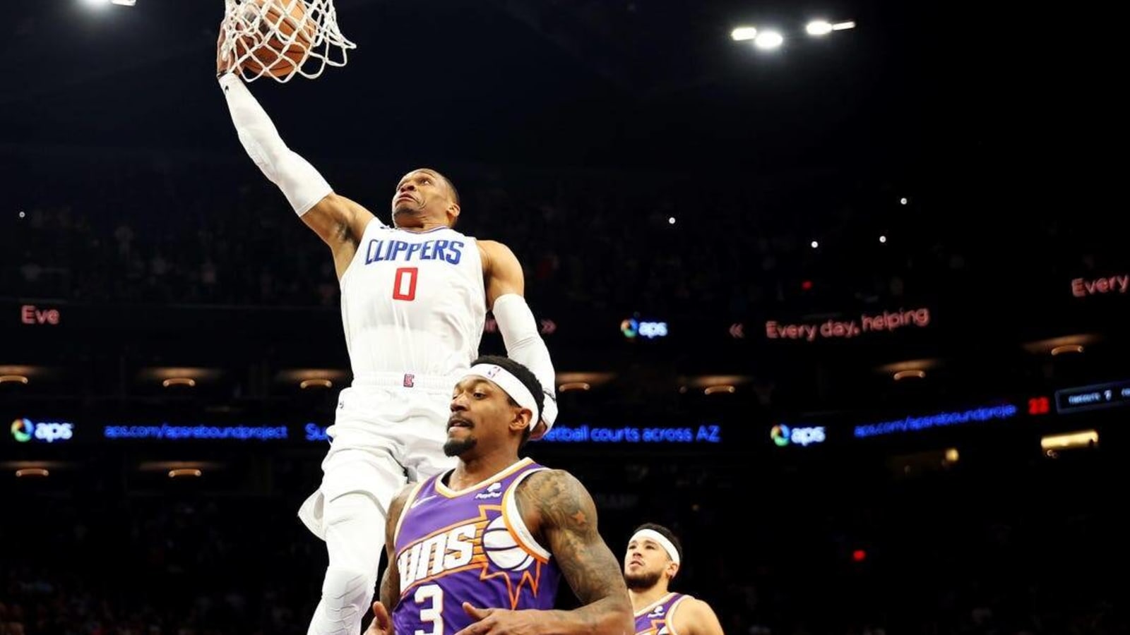 Russell Westbrook, Clippers hold off Suns&#39; comeback