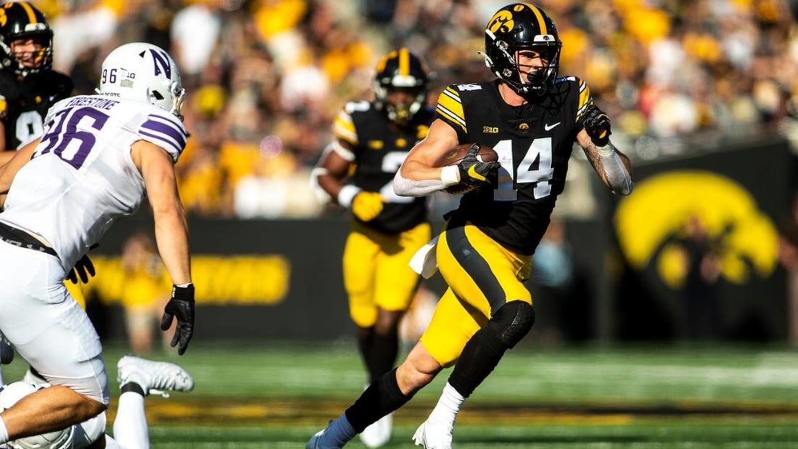 Iowa snaps skid in 33-13 pasting of Northwestern