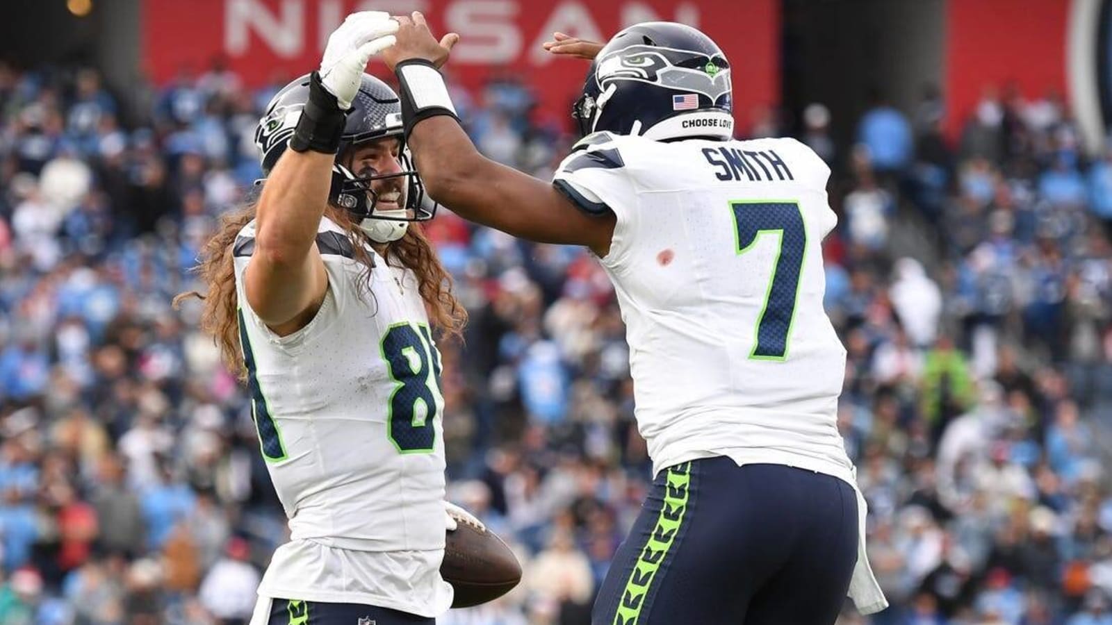 Seahawks slip past Titans 20-17, bolster playoff chances