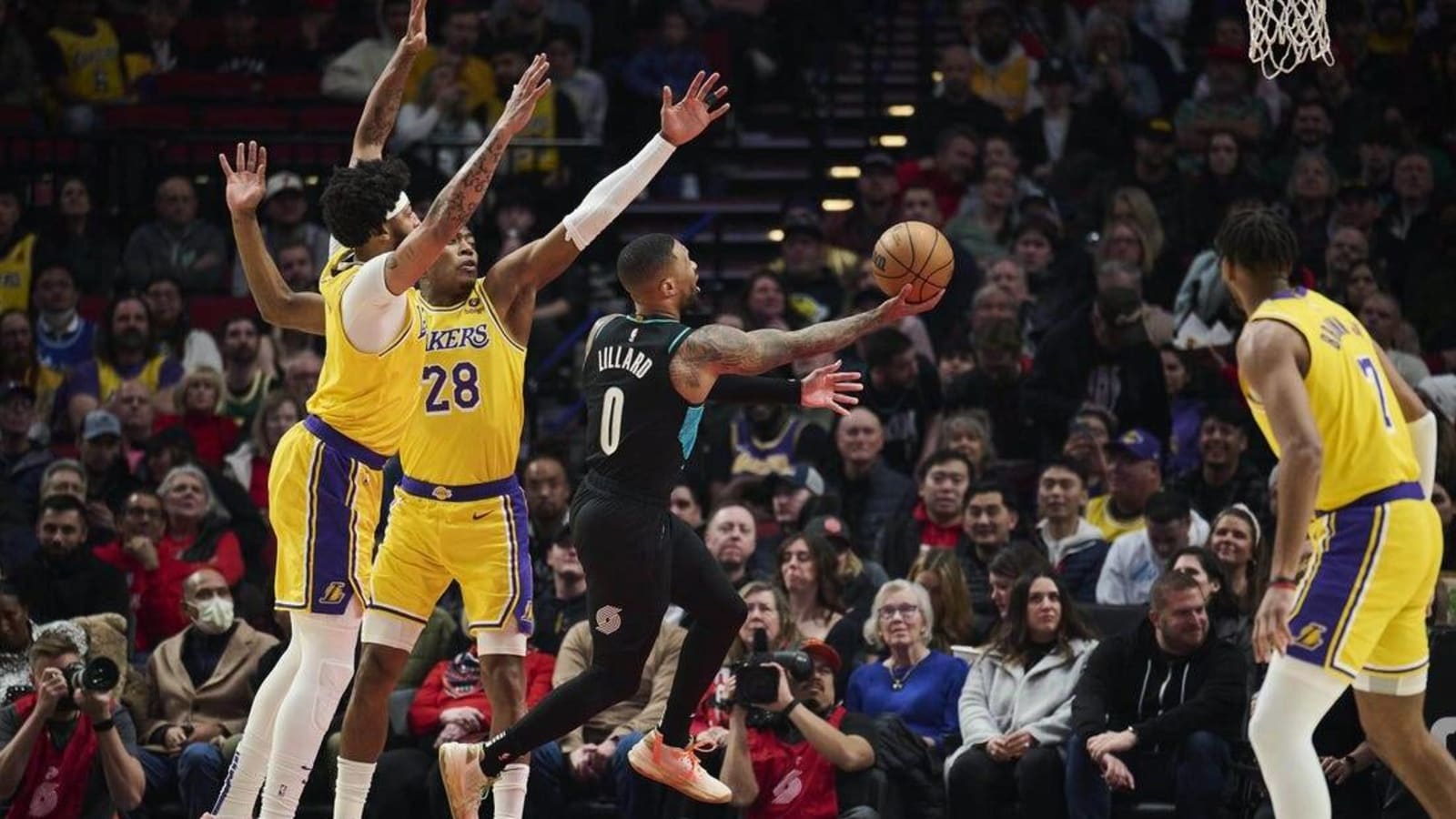 Damian Lillard scores 40 as Blazers blitz Lakers