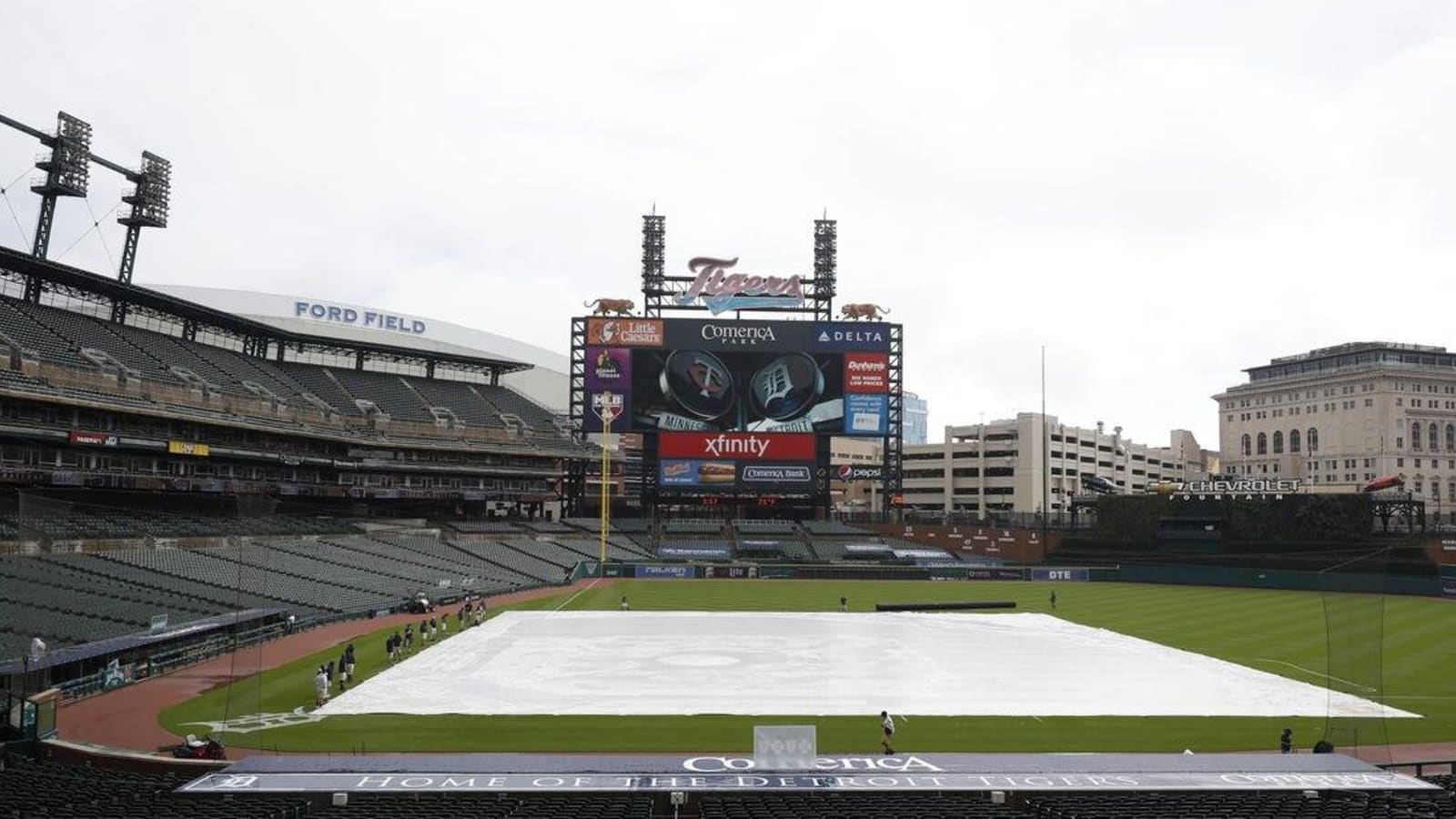 Tigers split doubleheader with Orioles