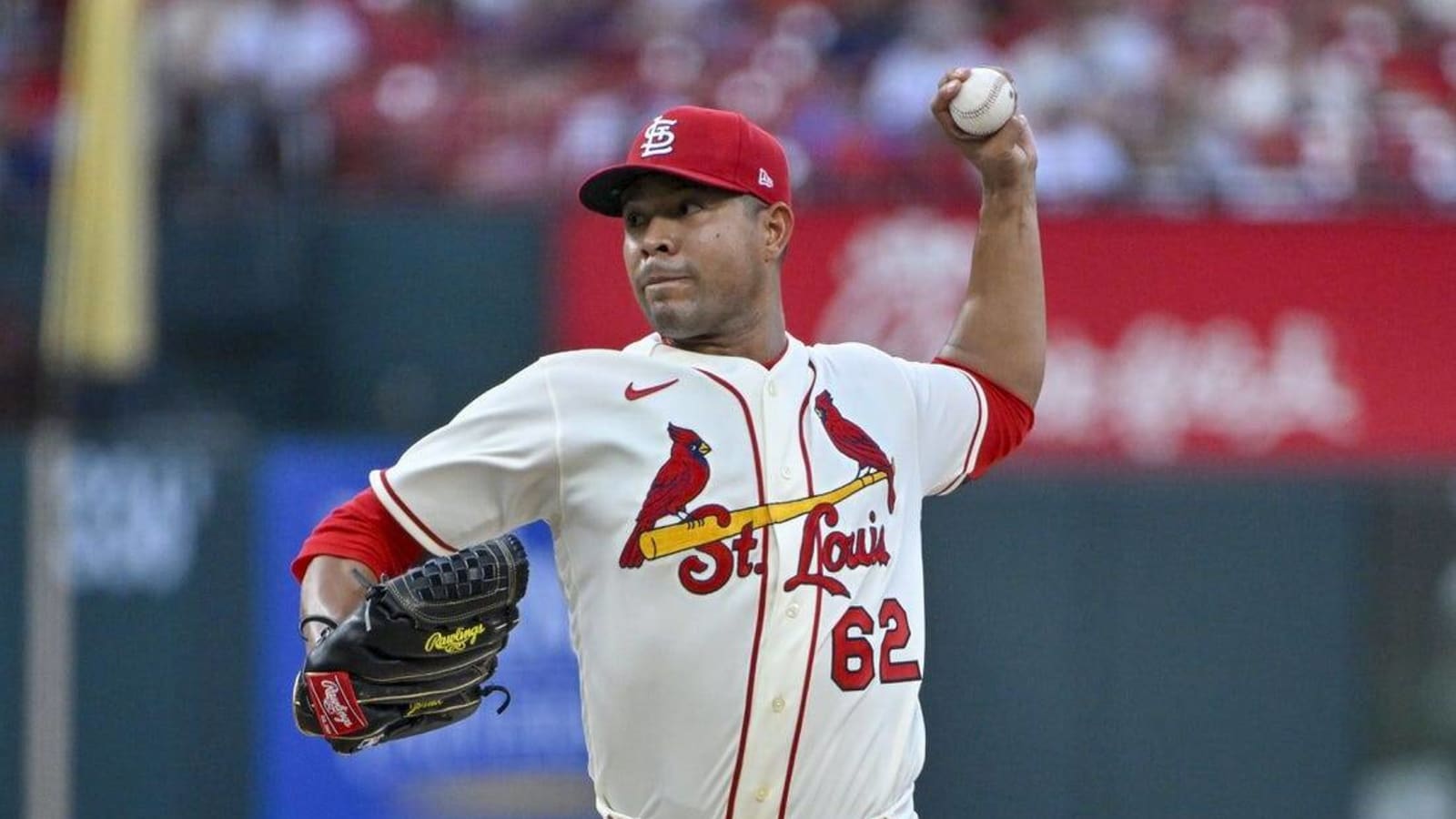 Late throwing error gives Cardinals sweep of Reds