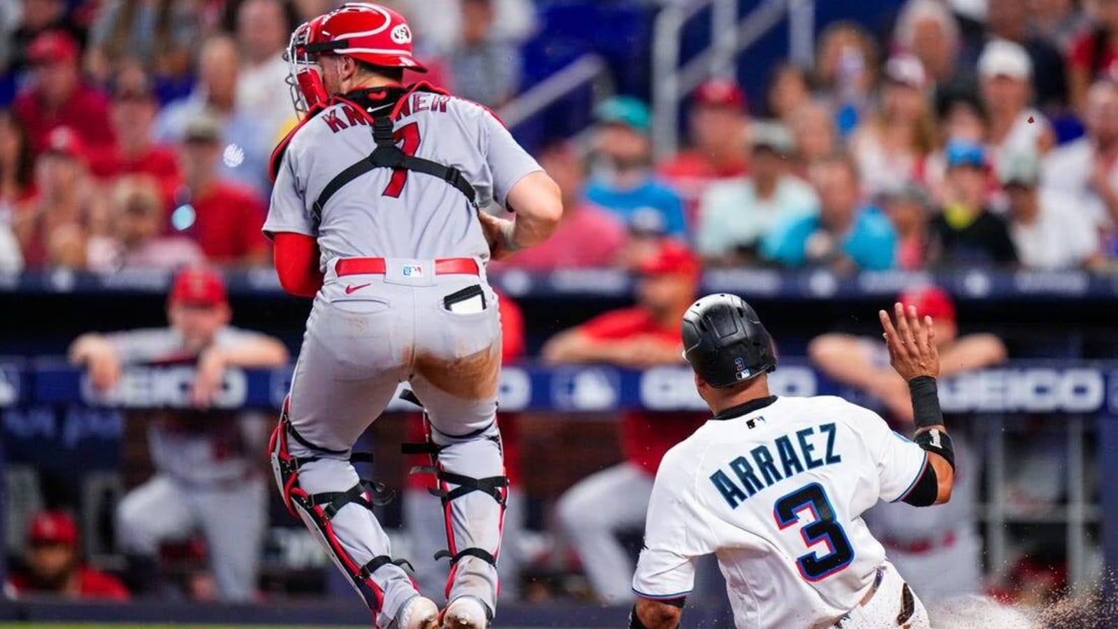 Marlins bang out 19 hits in 15-2 rout of Cardinals