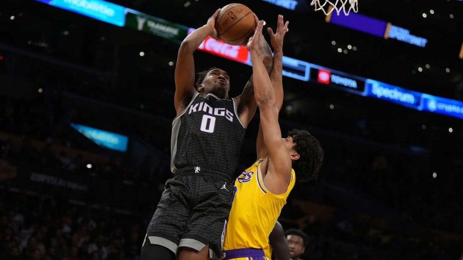 Kings rally past Lakers to extend win streak