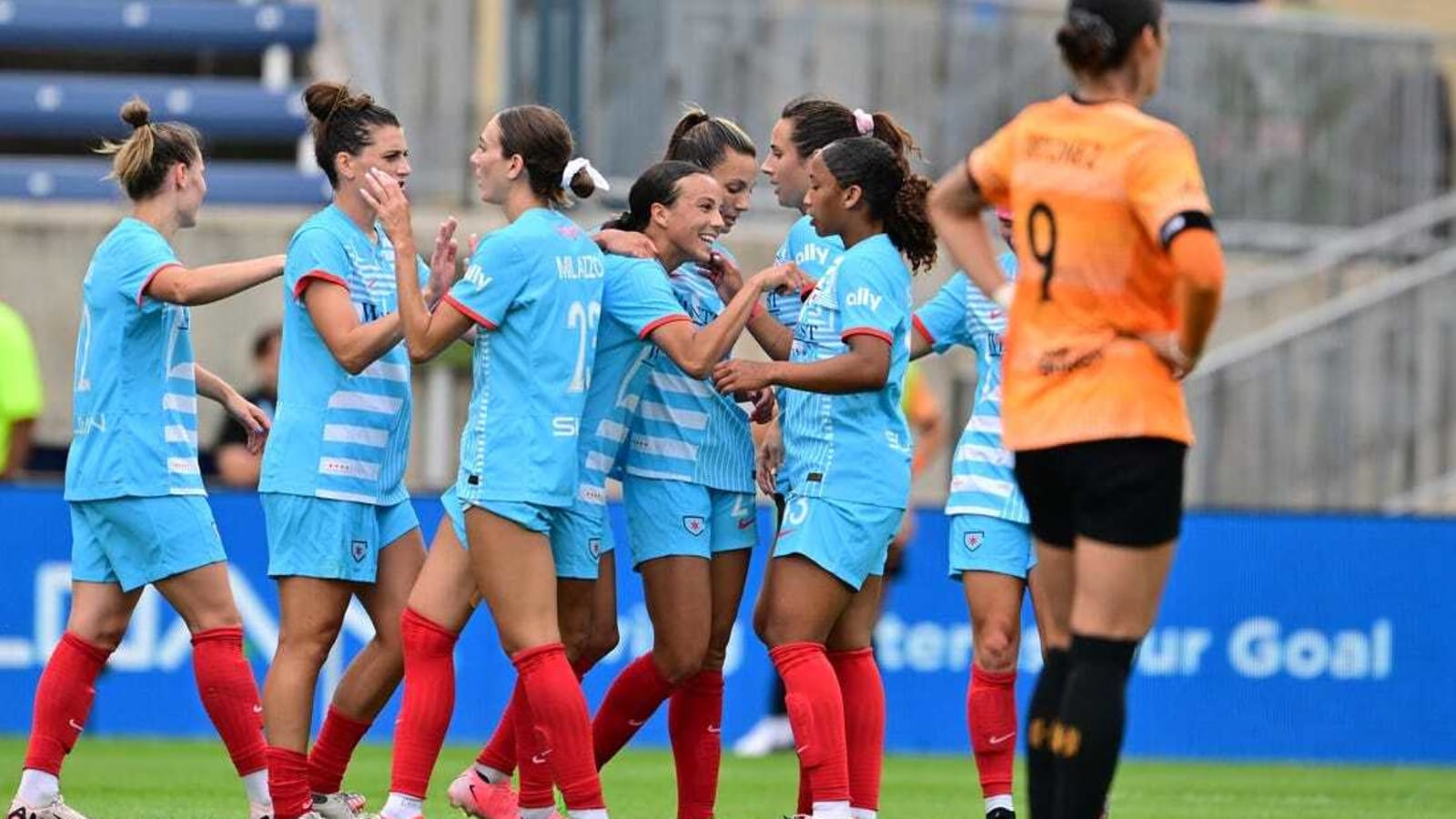 Mallory Swanson lifts Red Stars over Dash