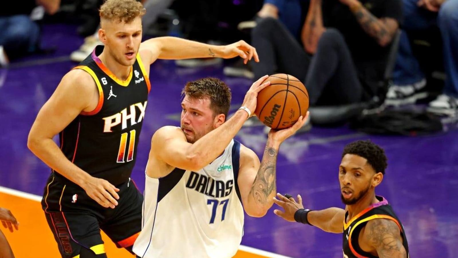 Suns erase 22-point deficit, stun Mavs in playoff rematch