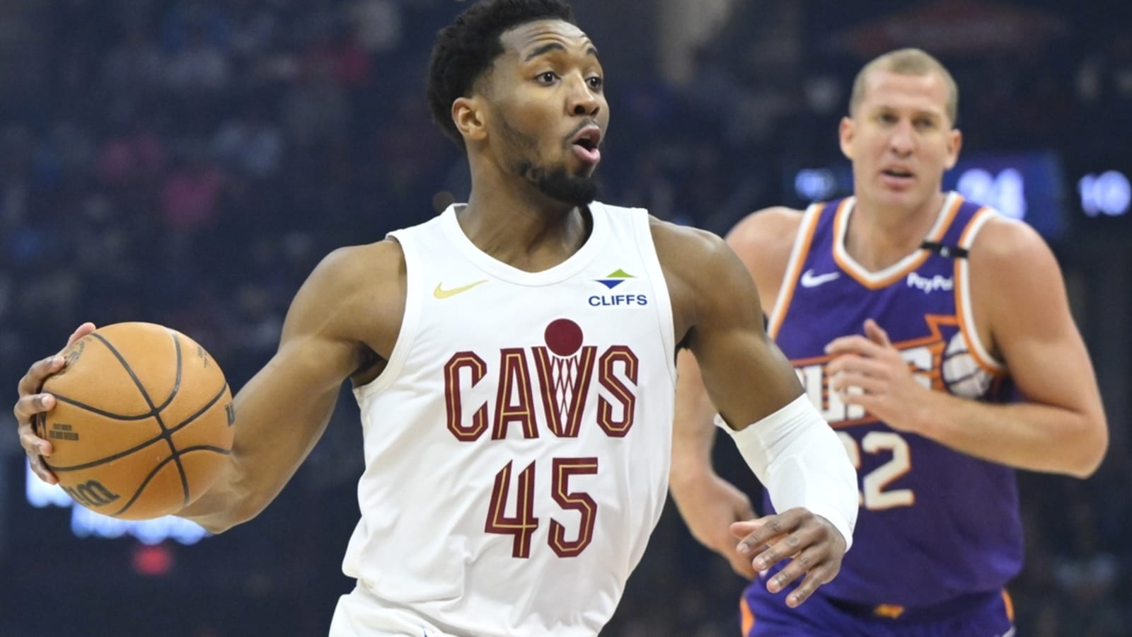 Donovan Mitchell (33 points) helps Cavaliers crush Suns