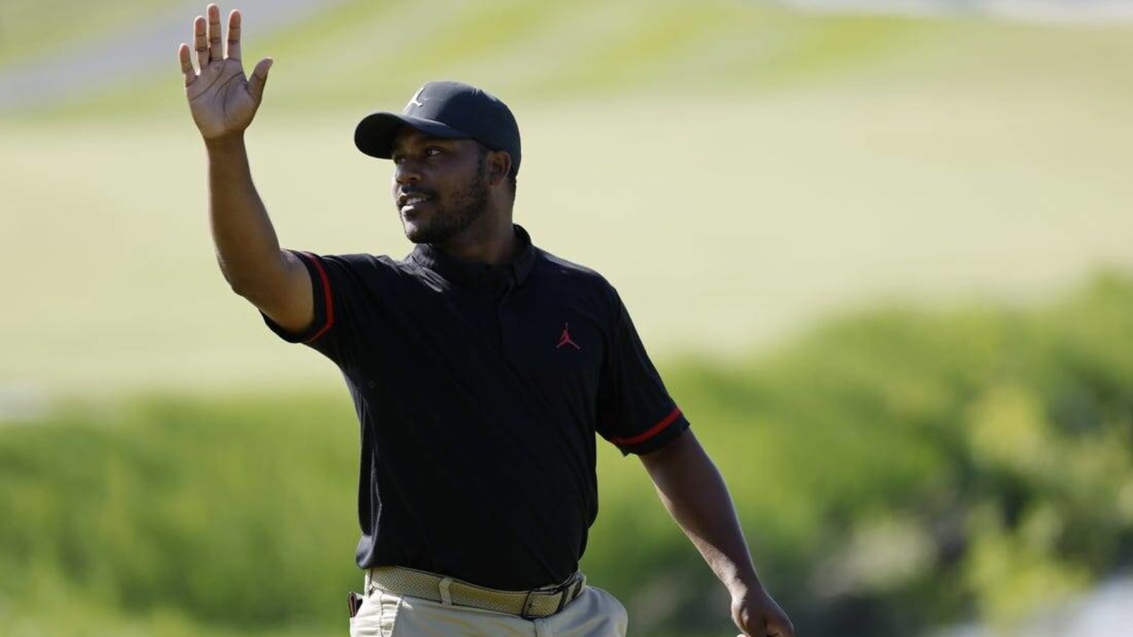 Harold Varner III uses two eagles to take lead at LIV D.C.