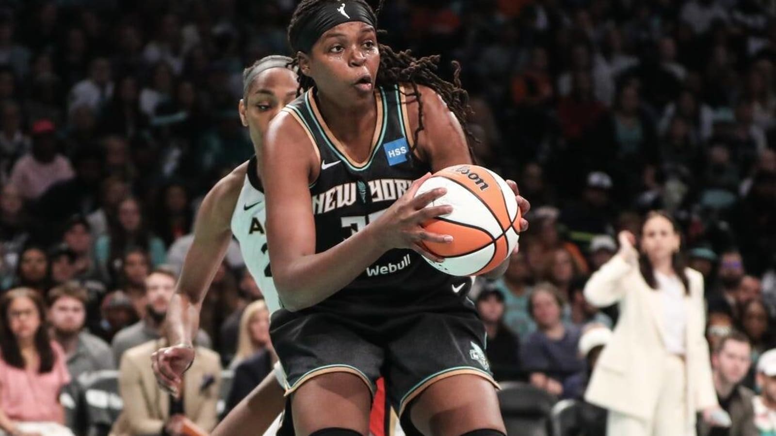 Former MVP Jonquel Jones re-signs with Liberty