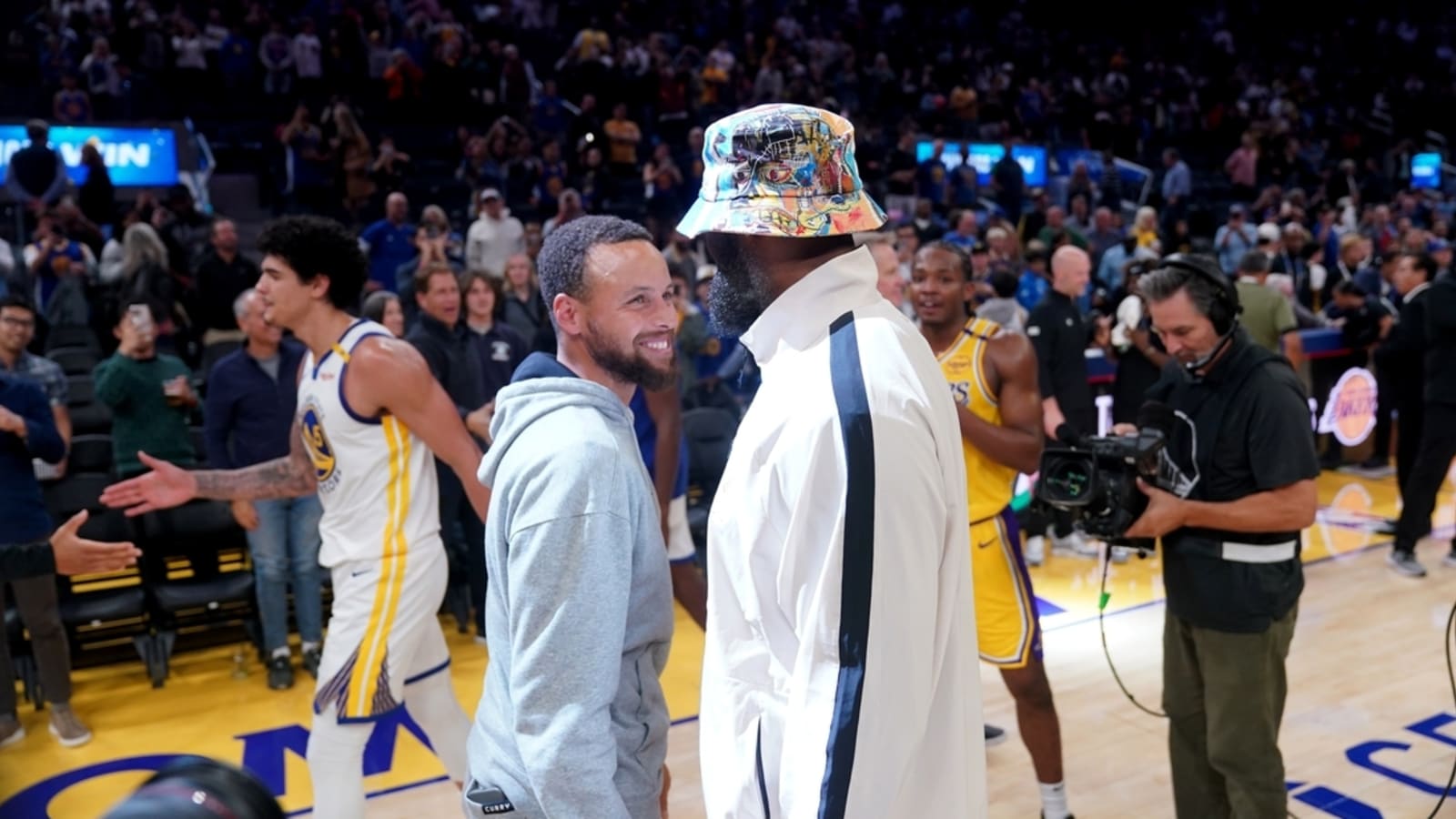 Report: Stephen Curry passes LeBron James as NBA&#39;s top earner