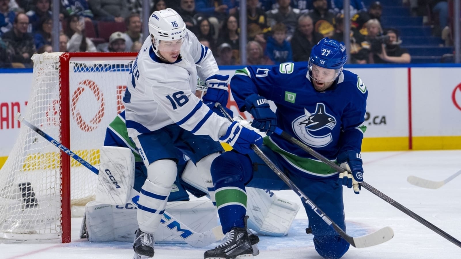 Canucks edge Maple Leafs, run win streak to 3