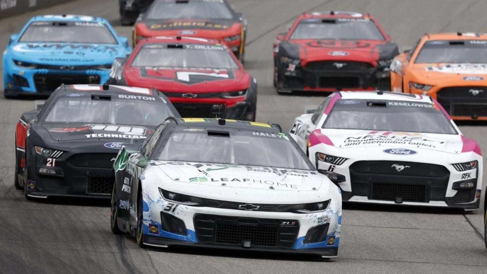 Michigan Cup Series race delayed by weather, will conclude Monday