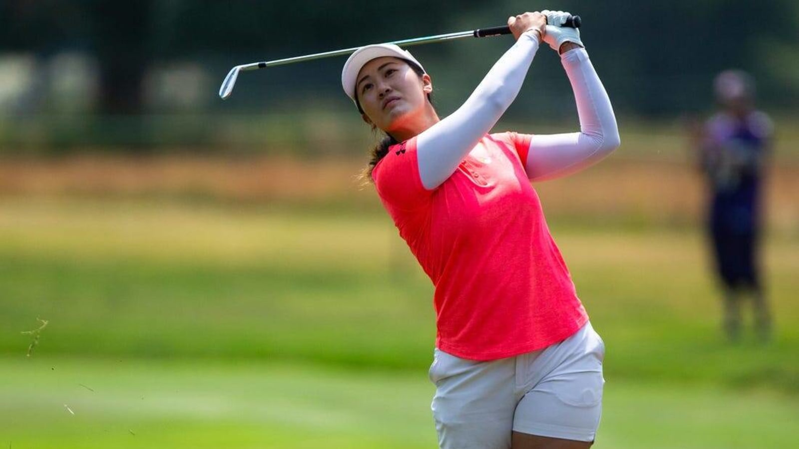 Xiyu Lin sinks eagle, holds steady at -4 to lead Women&#39;s PGA