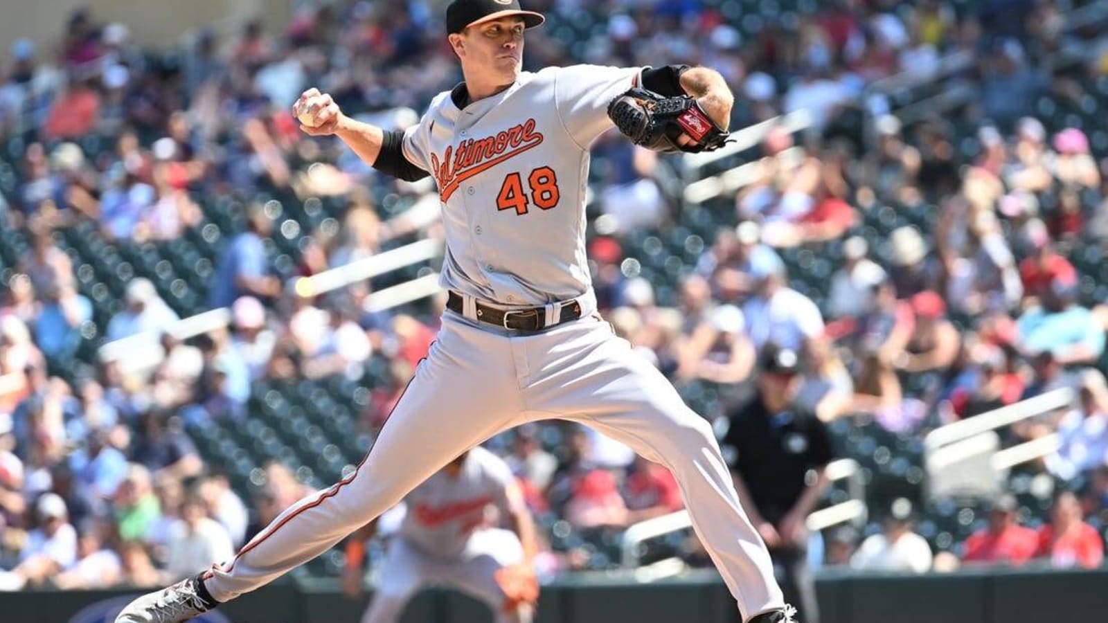 Orioles overwhelm Twins with homers, pitching