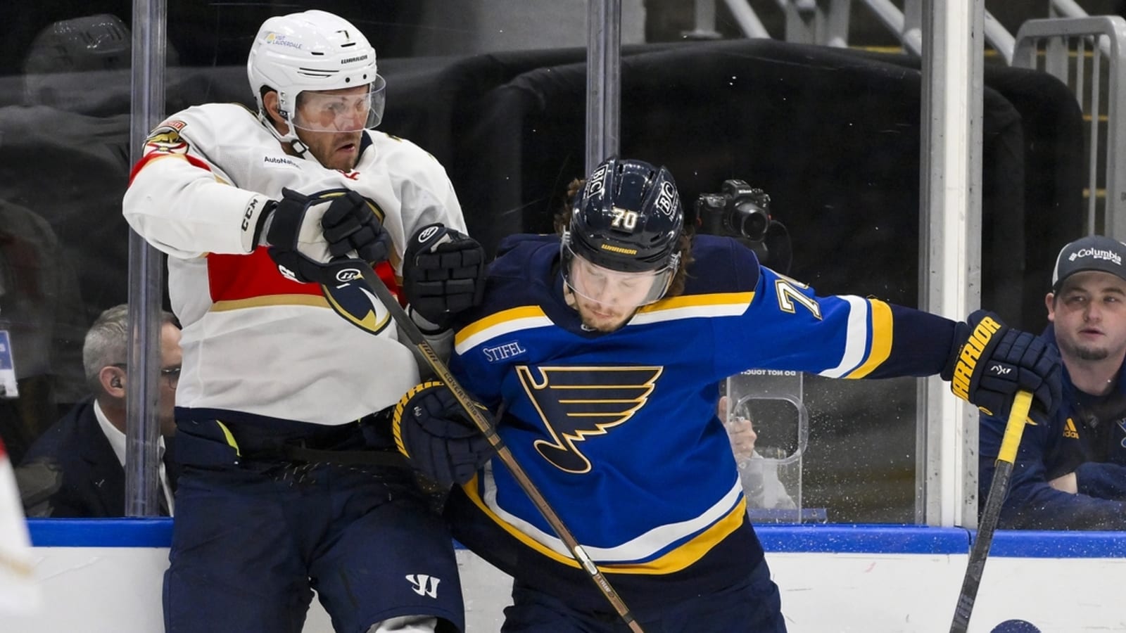 Matthew Tkachuk&#39;s goal in final seconds lifts Panthers over Blues
