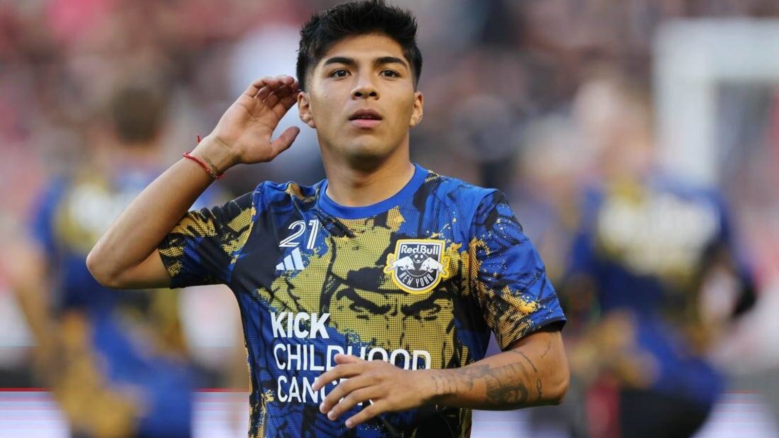 Rapids sign M Omir Fernandez to 3-year deal