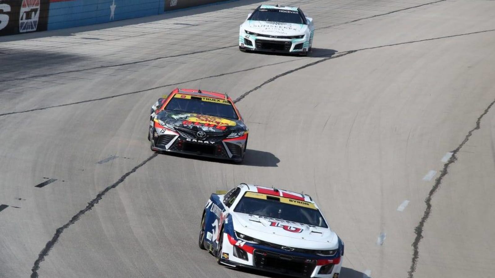 William Byron outduels Bubba Wallace to win in Texas