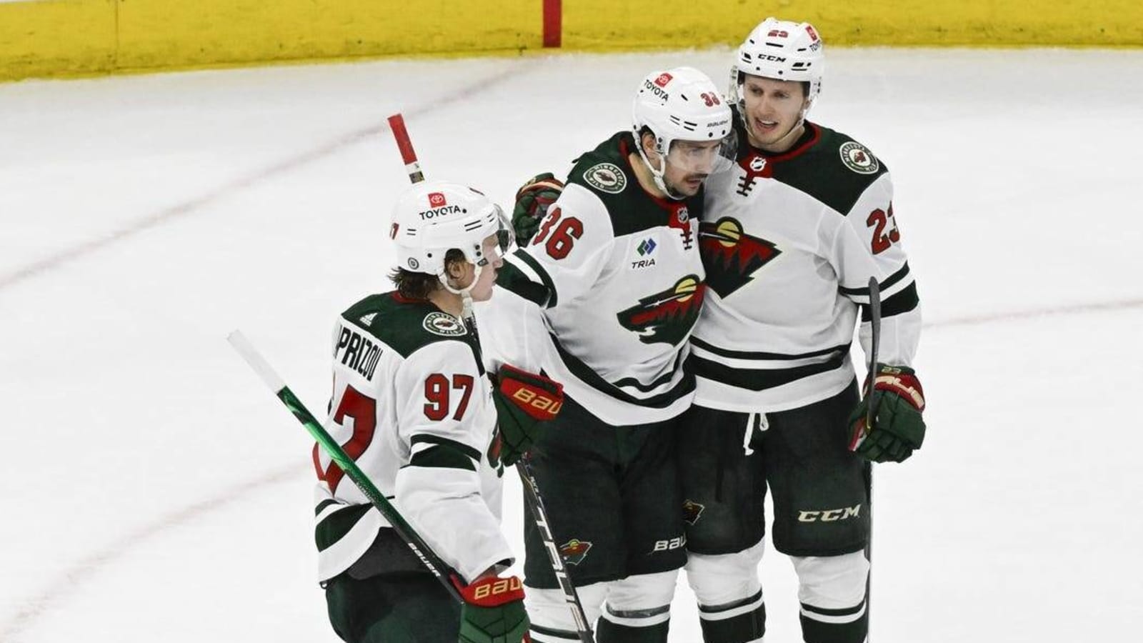 Kirill Kaprizov, Jesper Wallstedt guide Wild past Blackhawks