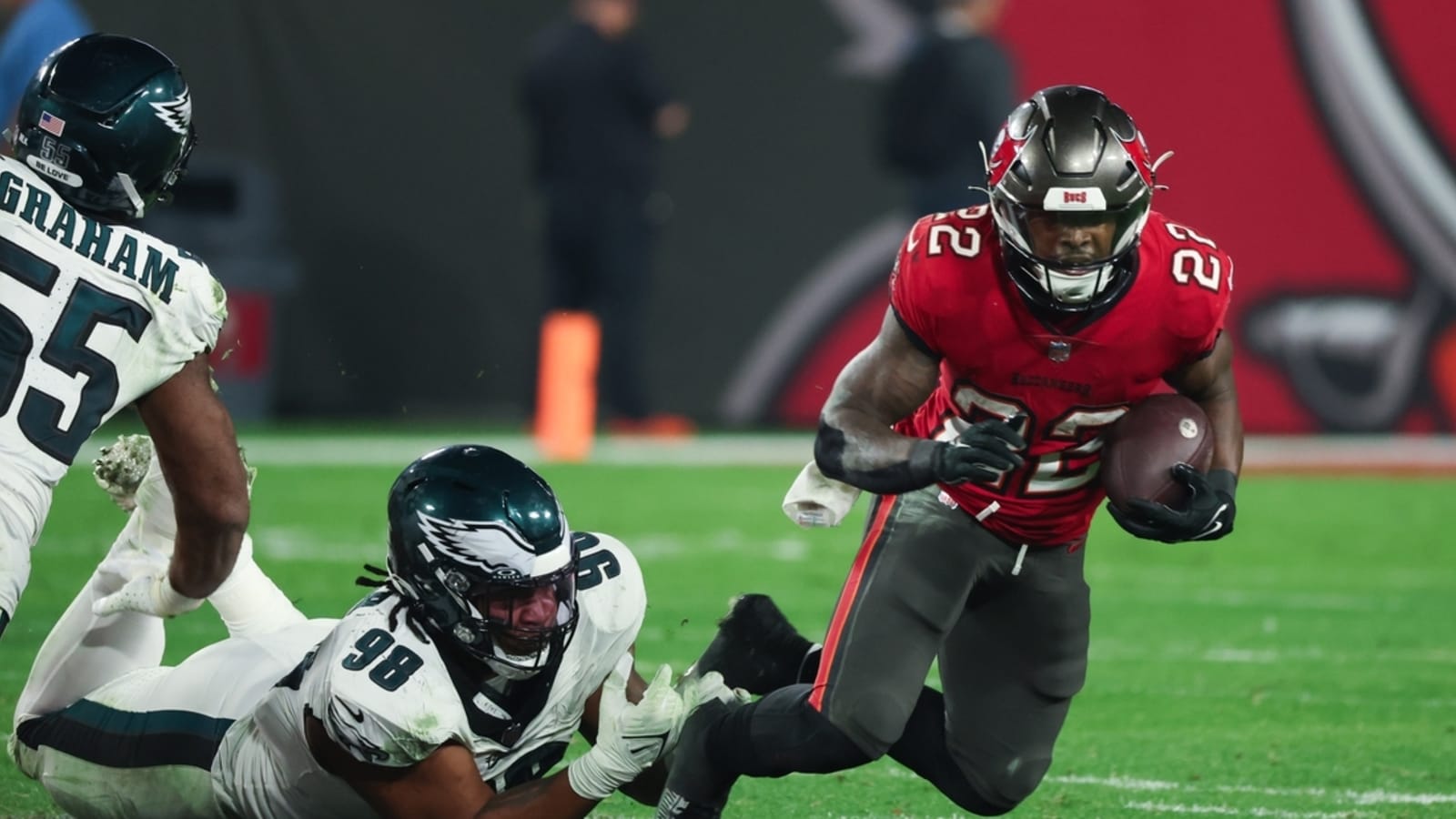 Bucs likely to place RB Chase Edmonds, WR Rakim Jarrett on IR