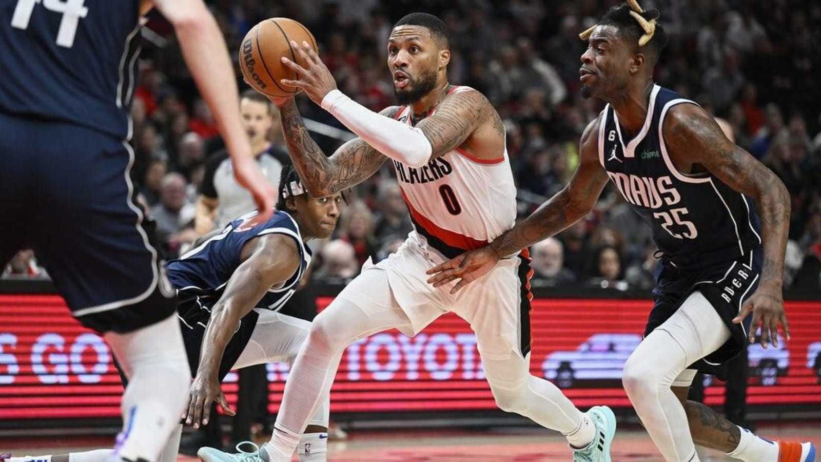 Damian Lillard helps Blazers blast Mavericks, 136-119