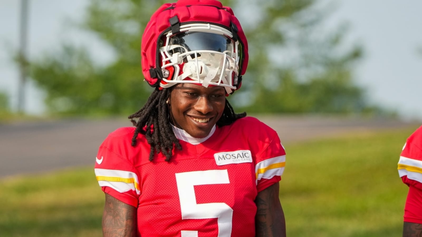 No surgery for Chiefs WR Marquise Brown (shoulder)