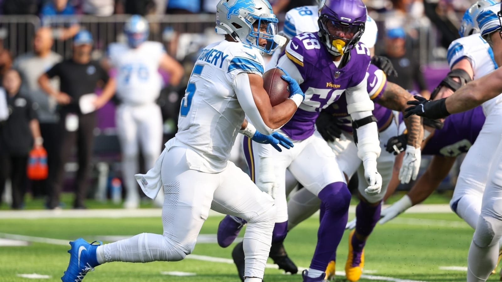 Lions RB David Montgomery injures knee vs. Vikings