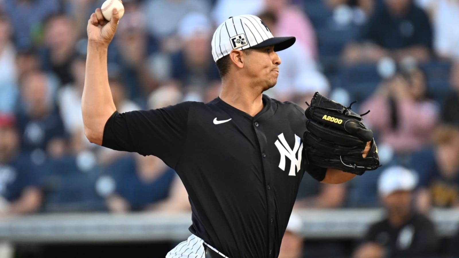Report: Yankees to retain RHP Carlos Carrasco
