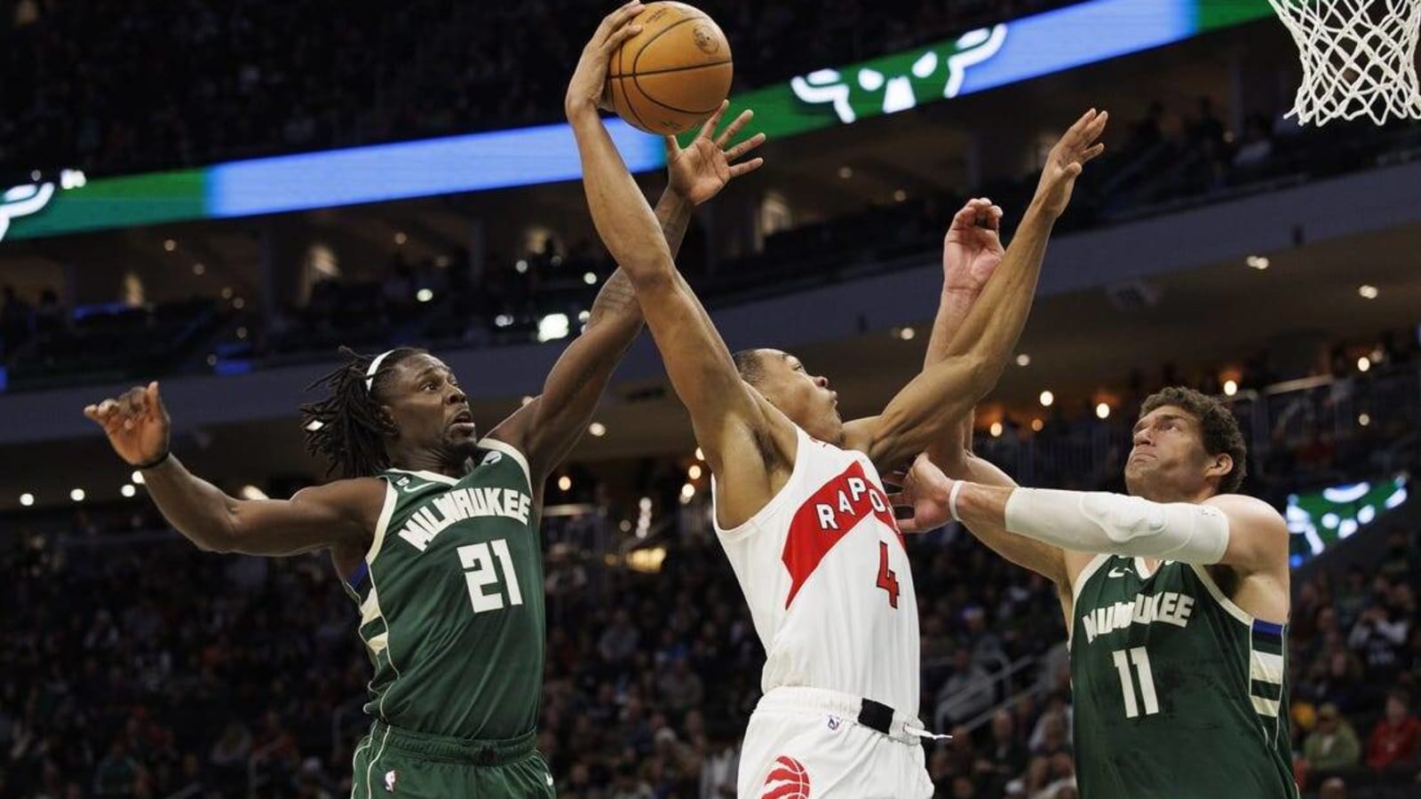 Jrue Holiday&#39;s 37 points propel Bucks past Raptors