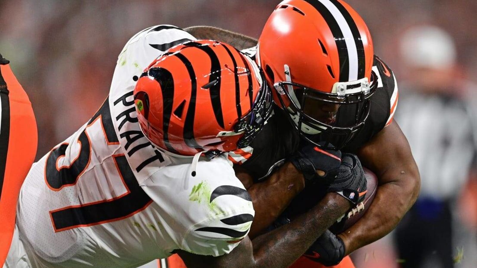 Browns halt skid with blowout win over rival Bengals