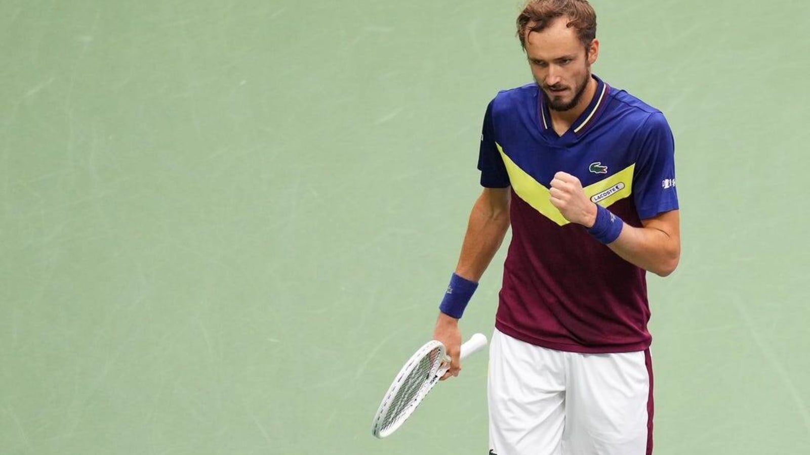 Daniil Medvedev survives heat, first round at Australian Open