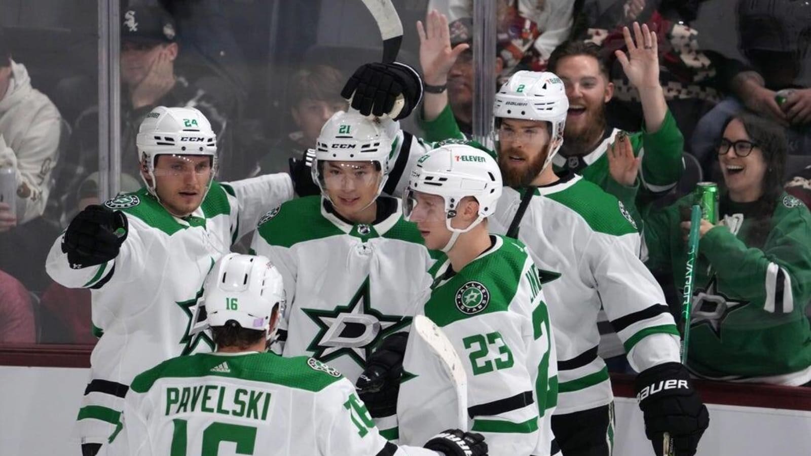 Stars score early, often in blowout of Coyotes