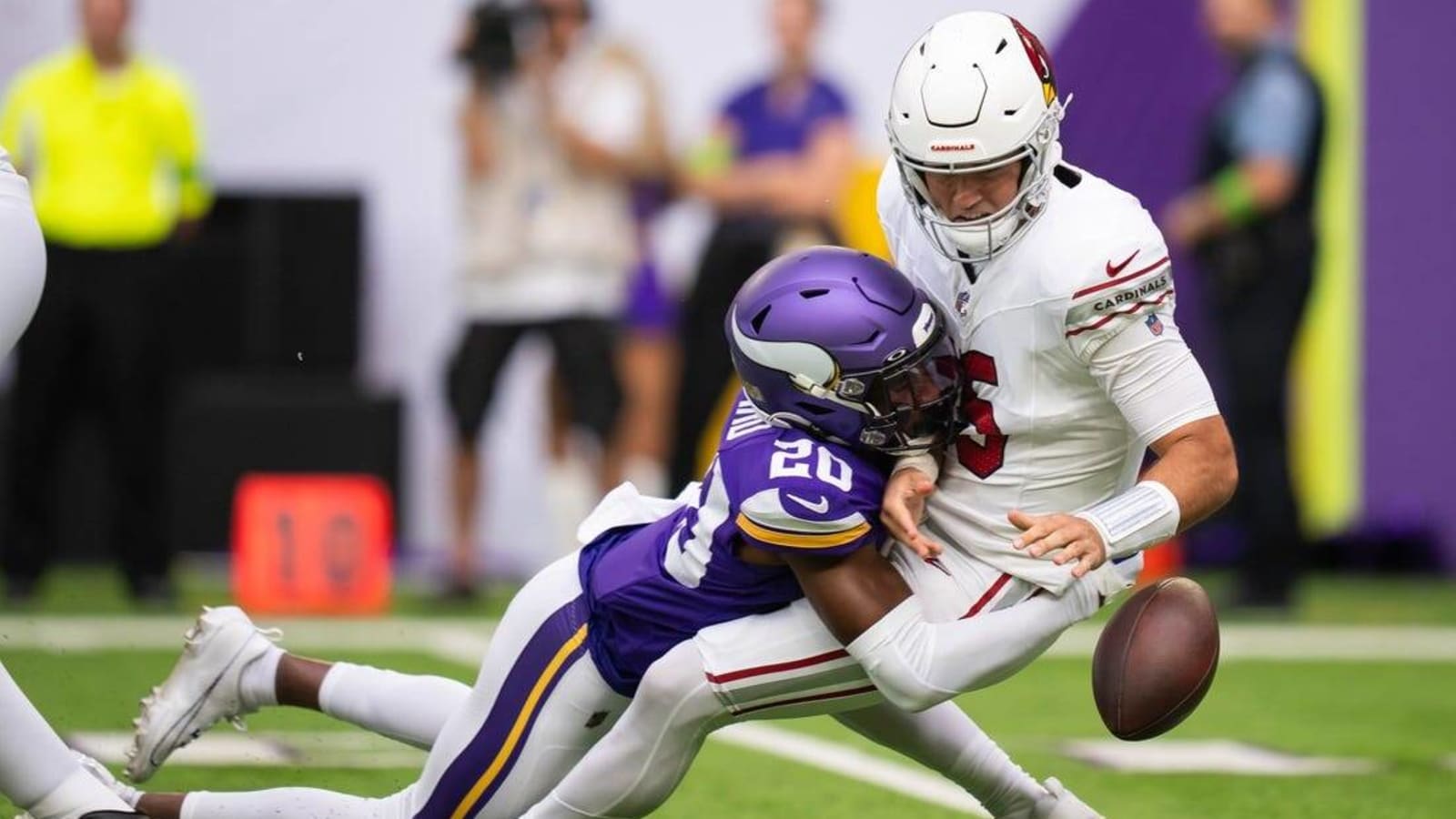 Defense rallies Cardinals past Vikings, 18-17