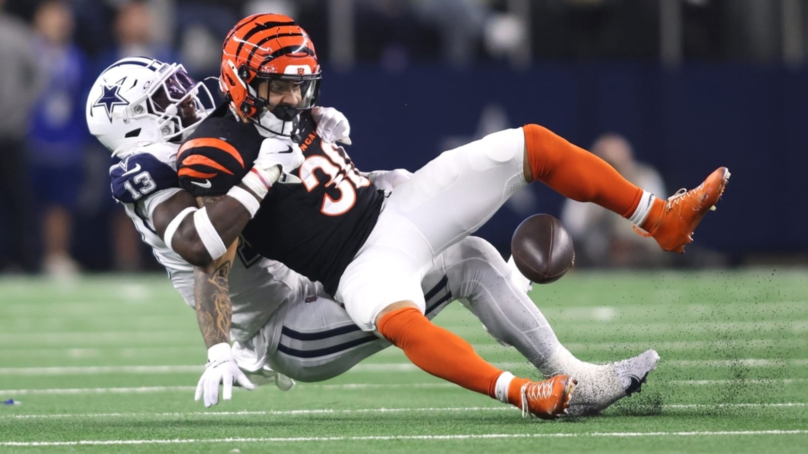 Cowboys LB DeMarvion Overshown injures knee vs. Bengals