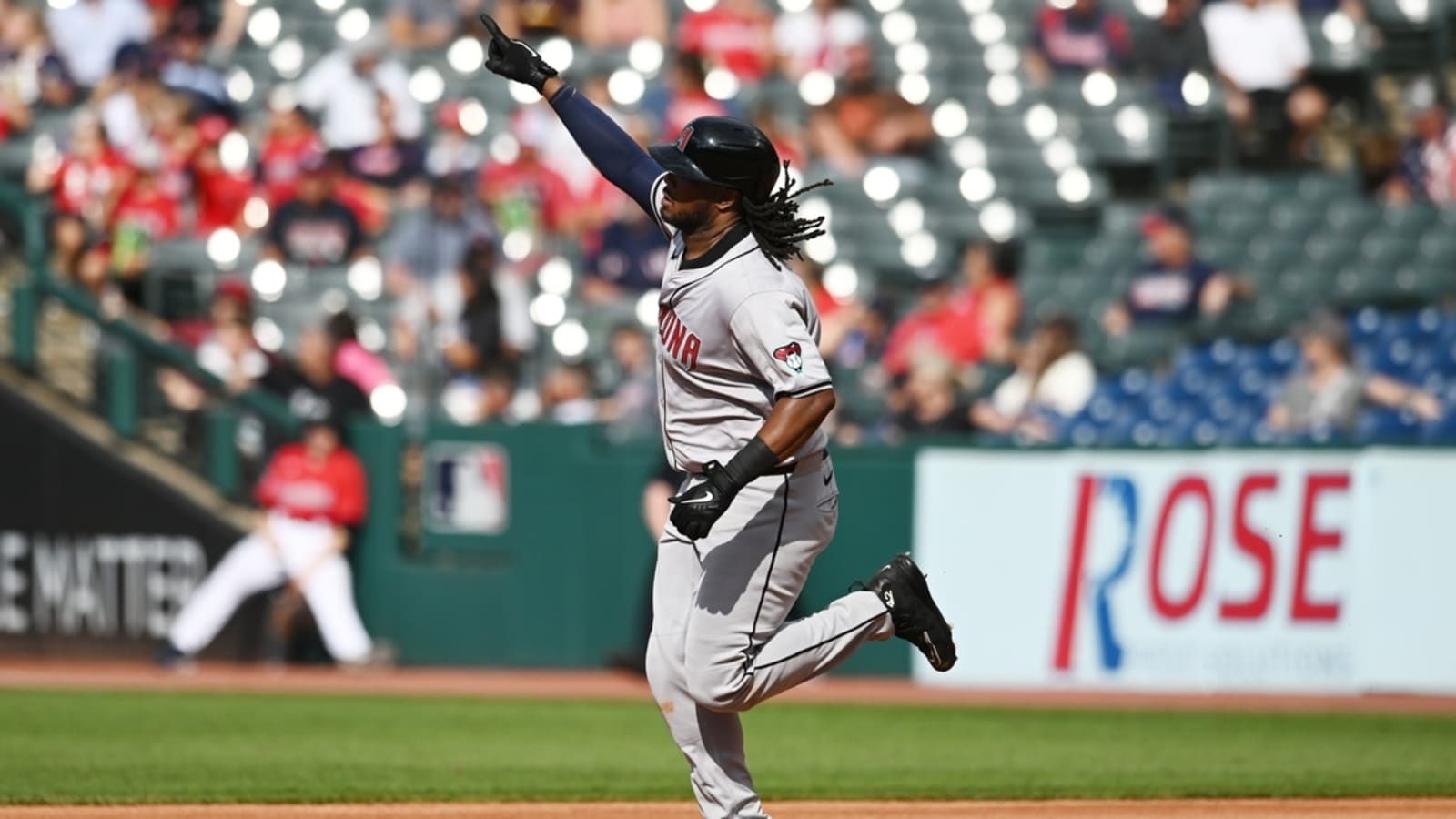 Josh Bell powers Diamondbacks in sweep of Guardians