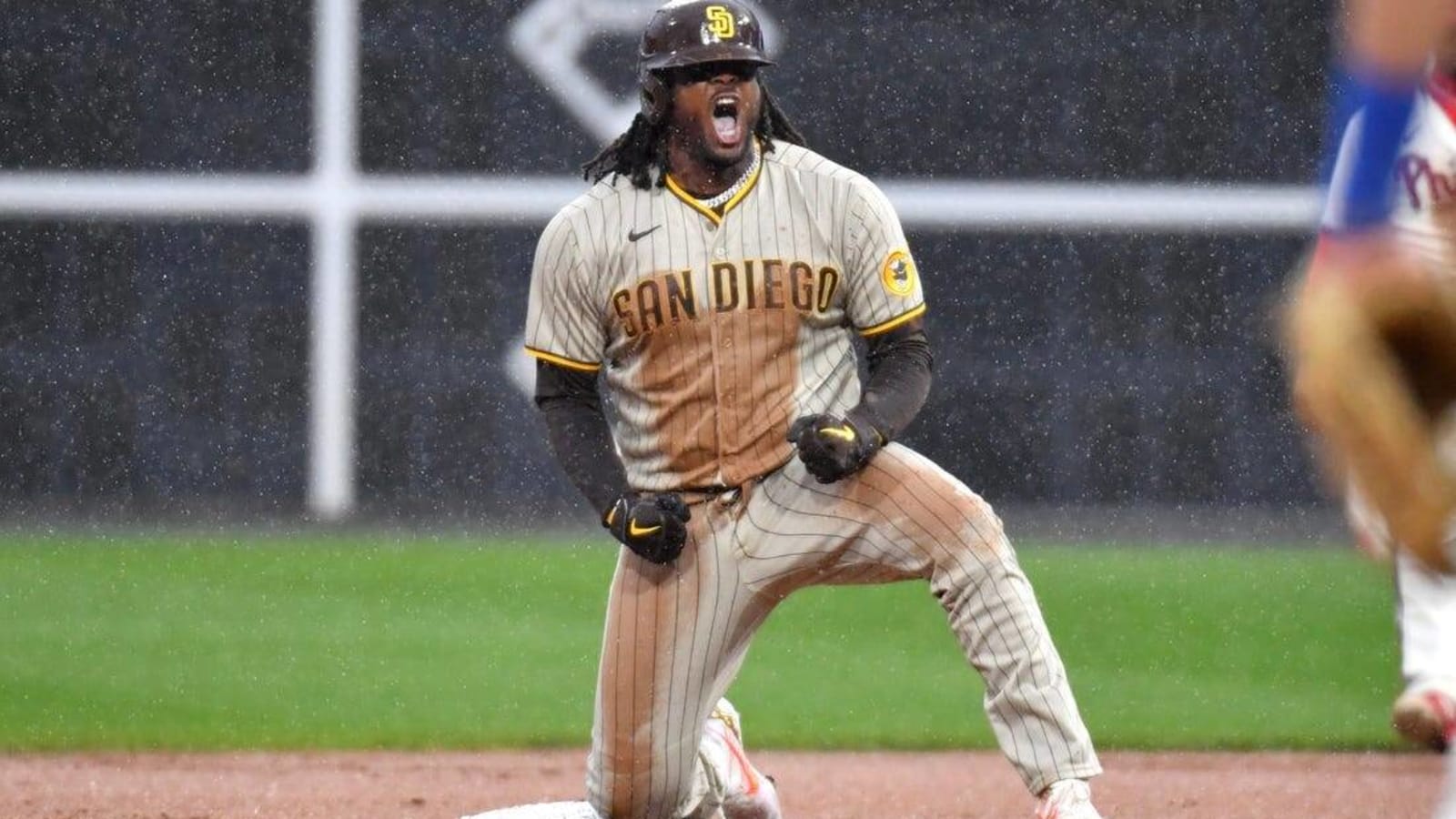 Reports: Guardians sign 1B Josh Bell to 2-year deal