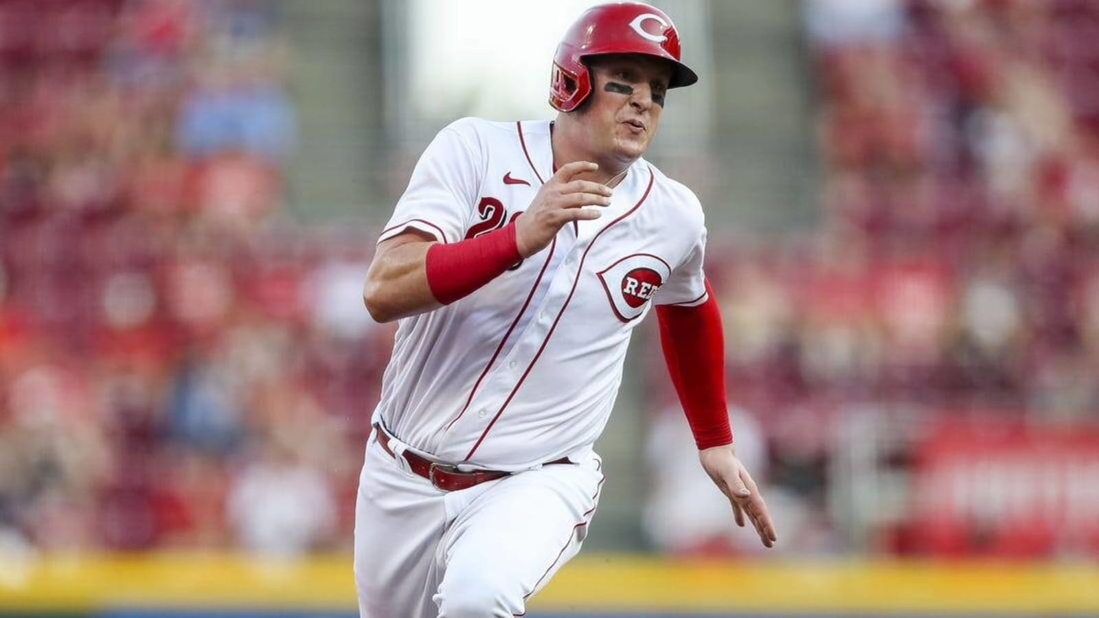 Tyler Naquin, Tyler Stephenson power Cincinnati Reds to series