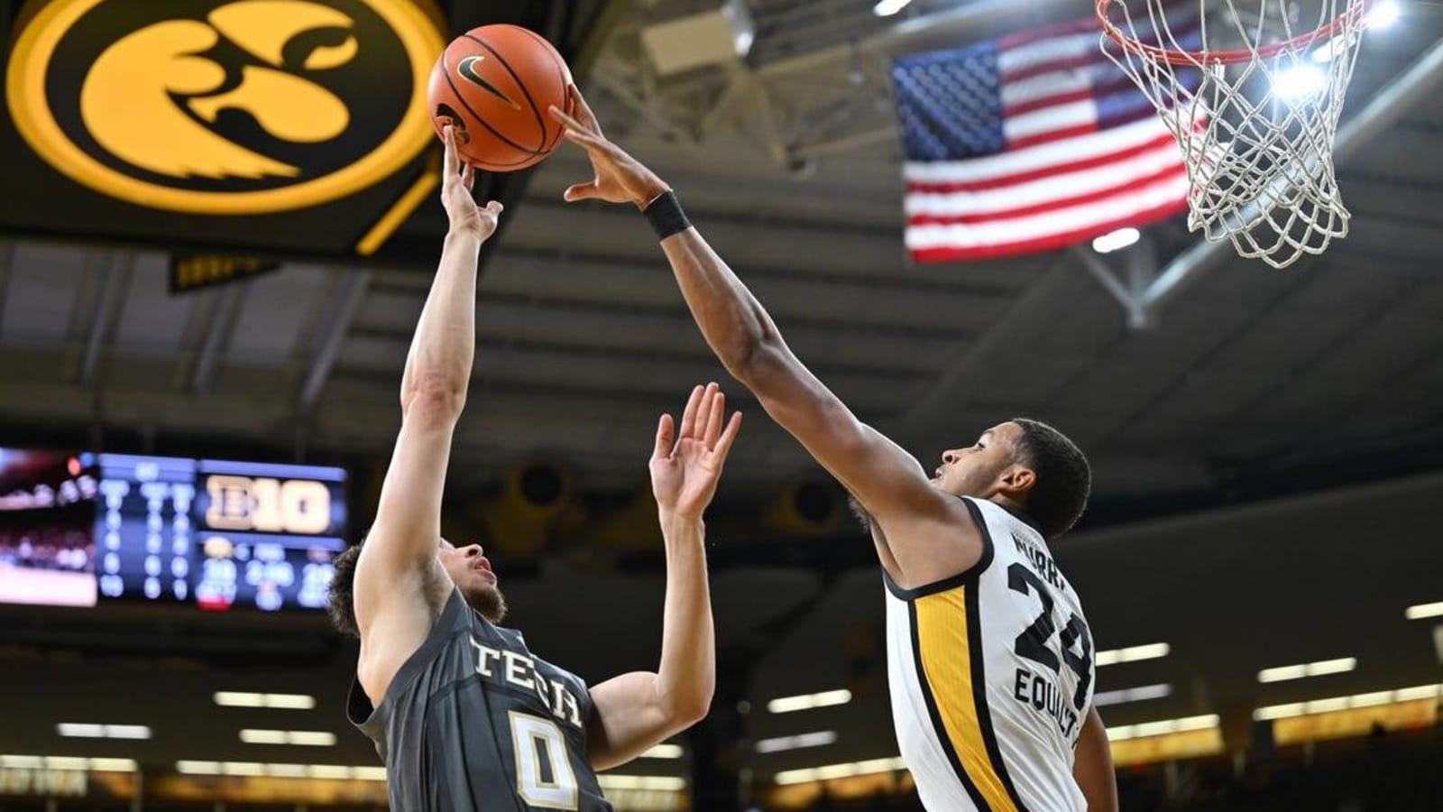 Kris Murray powers Iowa past Georgia Tech