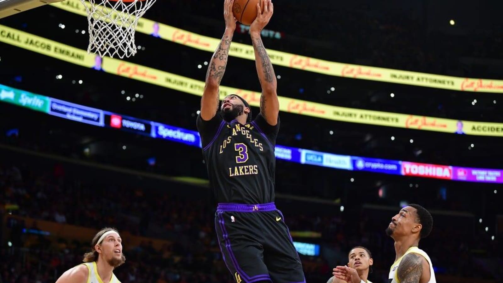 LeBron James tops 39,000 points as Lakers rout Jazz