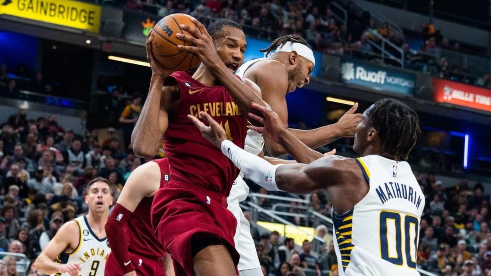Cavs&#39; top-rated defense clamps down on reeling Pacers