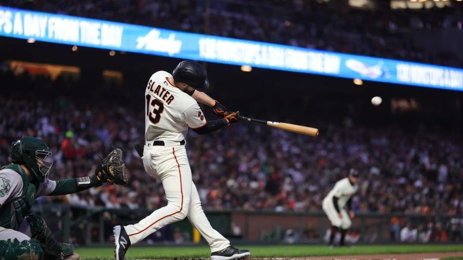 Bullpen helps Giants complete 2-game sweep of A&#39;s