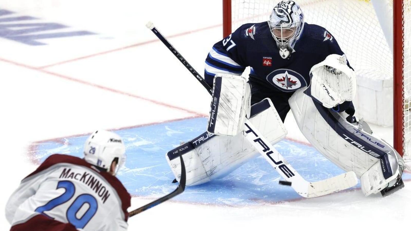 Jets, Avs aim to tighten up defense after high-scoring Game 1