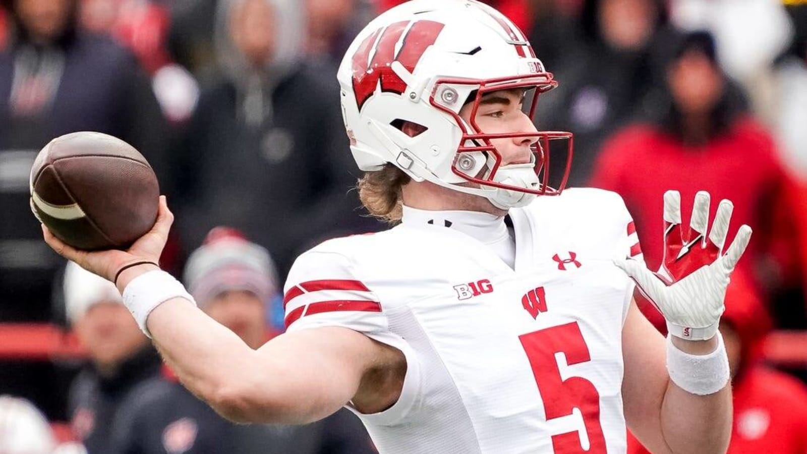 Wisconsin&#39;s Graham Mertz leads fourth-quarter comeback against Nebraska