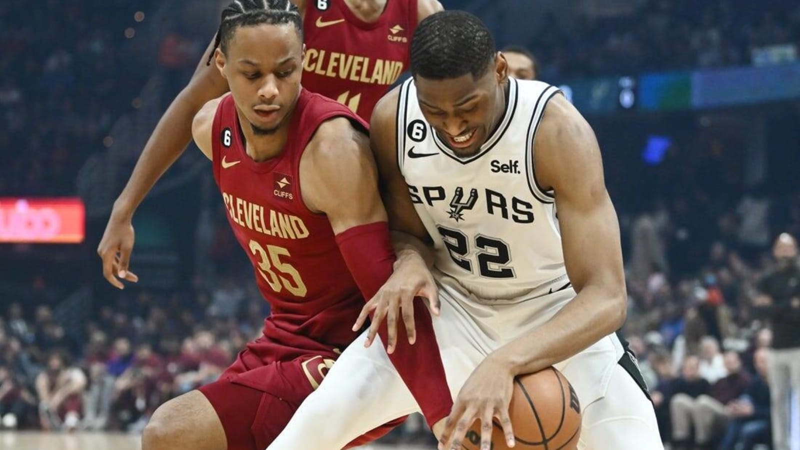 Donovan Mitchell, Cavs topple Spurs for 7th straight win