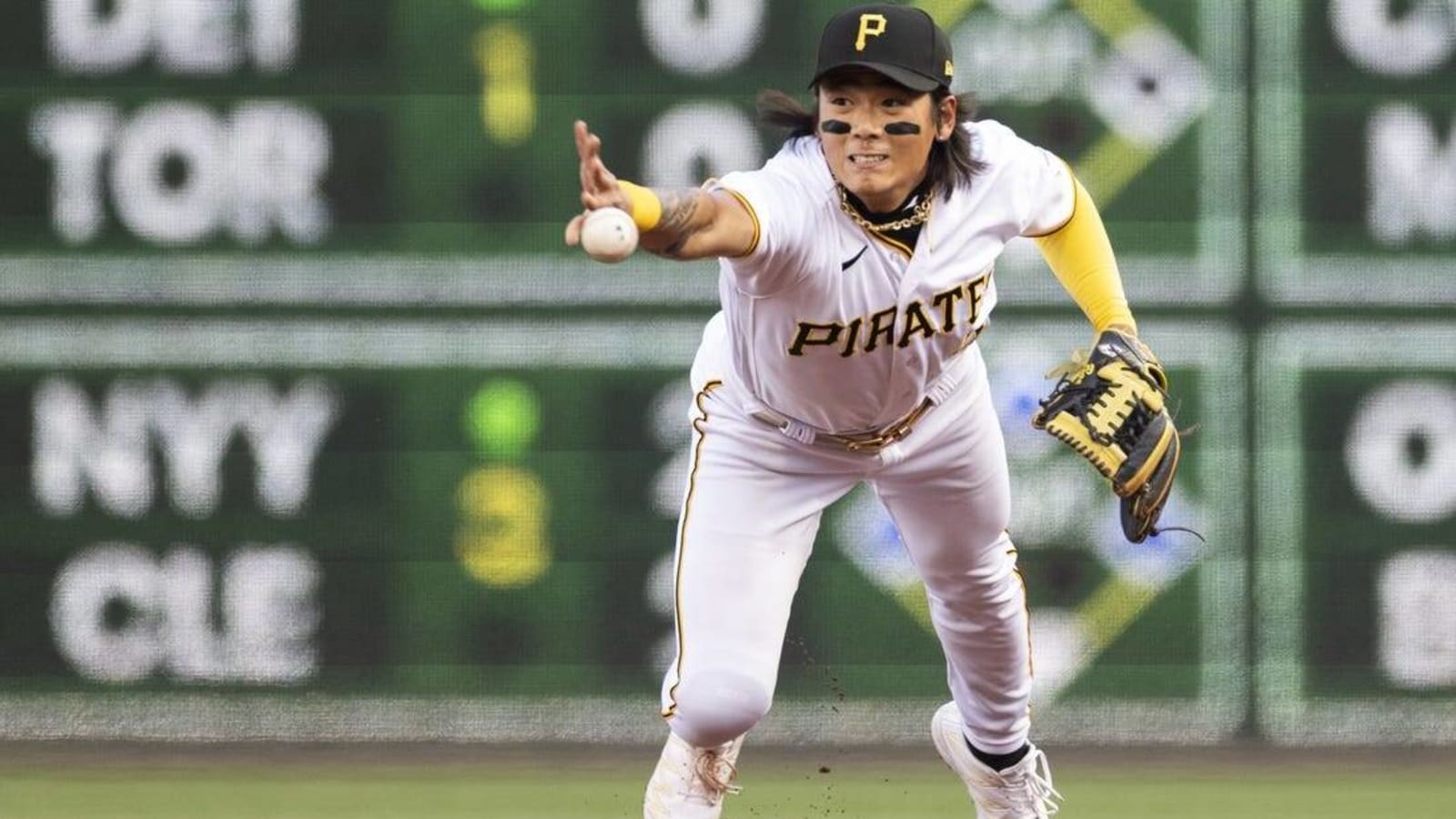 Bae walk-off wins it for Pirates