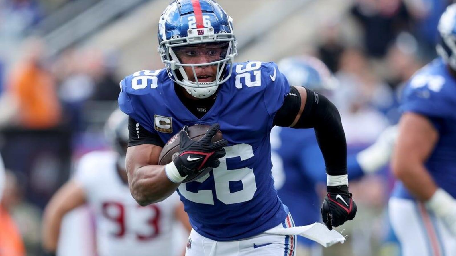 Jones, Barkley lead Giants past Texans 24-16 for 7-2 start