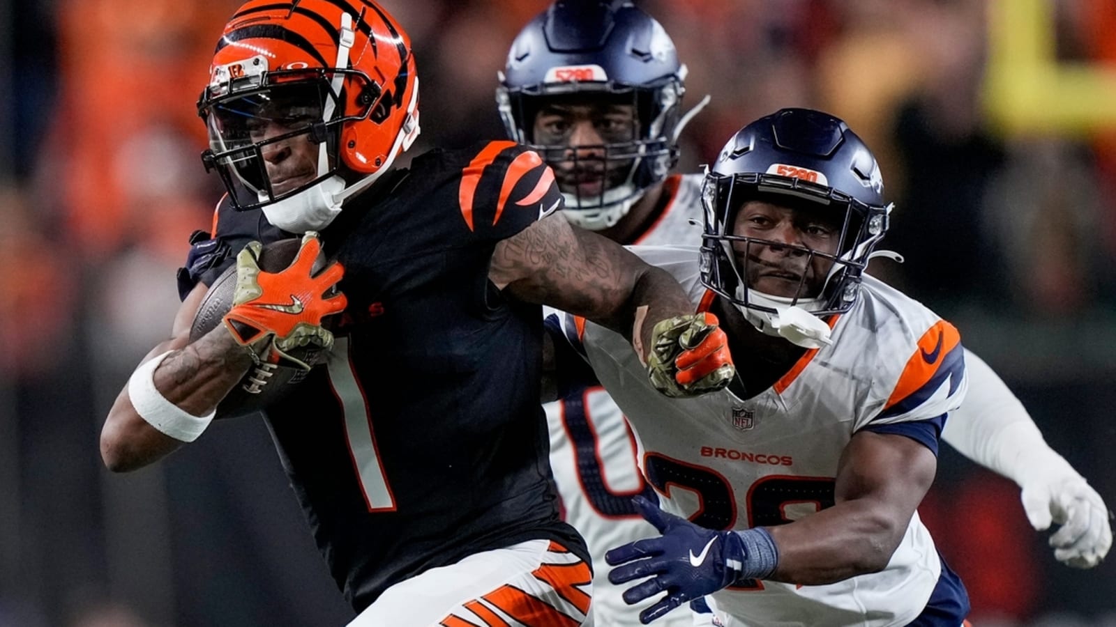 NFL roundup: Bengals top Broncos in OT, stay in playoff hunt