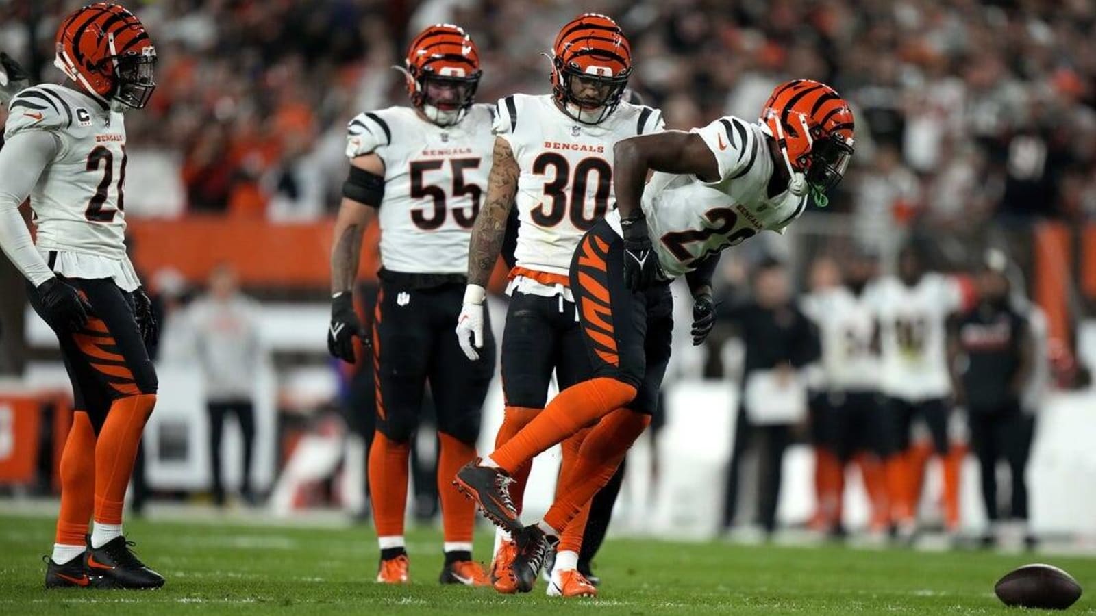 Report: Bengals fear CB Chidobe Awuzie has torn ACL